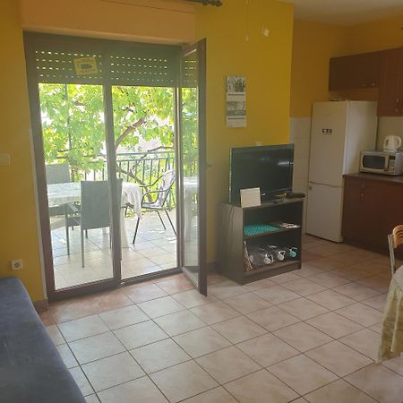 Rajcic Apartman Sobe Omiš Exterior foto